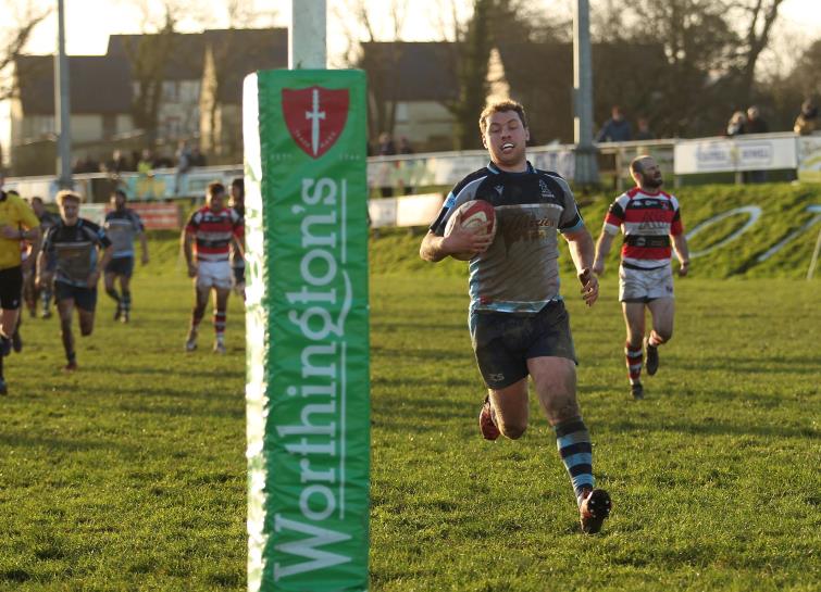 Jonathan Rogers breaks for a try